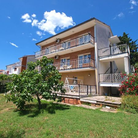 Apartments Josip 74 プーラ エクステリア 写真